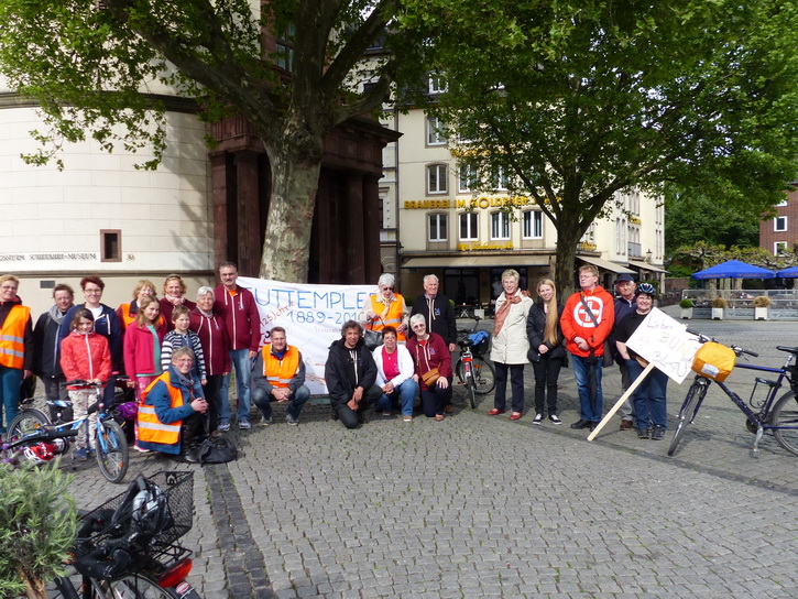 Empfang der Friedensfahrer in Düsseldorf auf dem Burgplatz