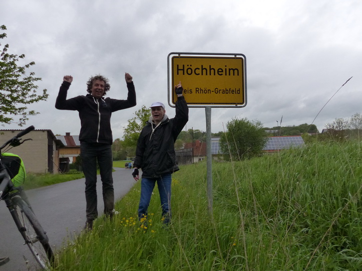 Friedensfahrer bei der Ankunft in Höchheim