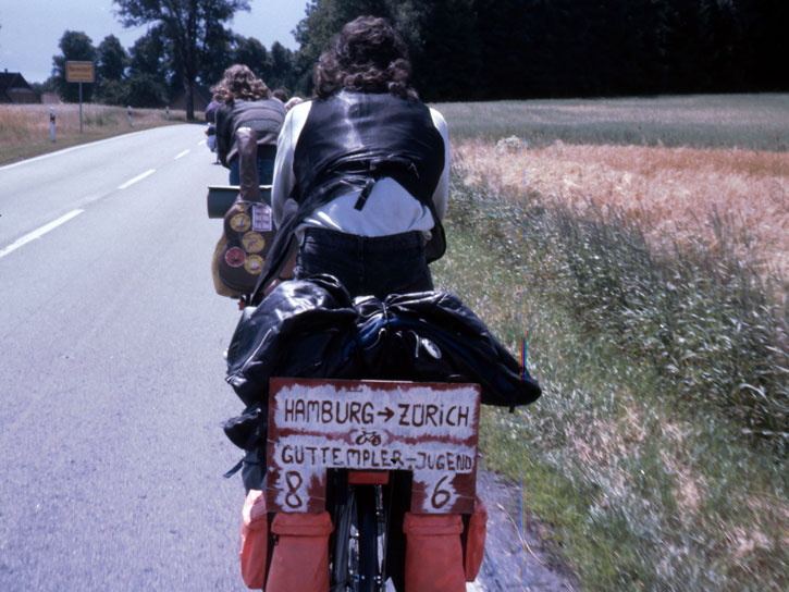 Heutiger Friedensfahrer Bölckow bei der DGJ-Radtour 1986 nach Zürich (zuvorderst)