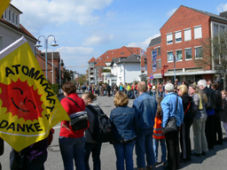Der Geesthachter Markt ist selten so bevölkert wie 2010 bei der Menschenkette vom hiesigen Atomkraftwerk Krümmel bis Brunsbüttel